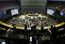 Câmara vota hoje denúncia contra Michel Temer e ministros