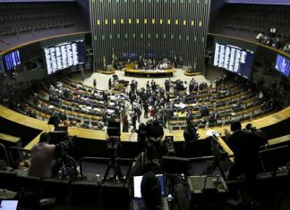 Câmara vota hoje denúncia contra Michel Temer e ministros