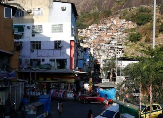 Presos dois PMs envolvidos na morte da turista espanhola na Rocinha
