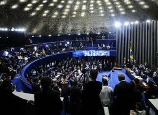 Congresso terá semana com foco em Temer e Aécio