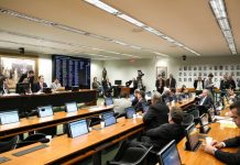 Ao vivo: CCJ discute parecer de denúncia contra Temer