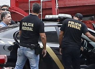 Garotinho deixa quartel dos Bombeiros rumo a presídio em Benfica