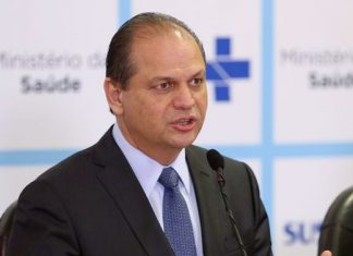 Ricardo Barros anuncia que deixará cargo até abril para se candidatar