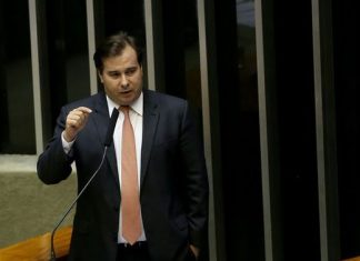 Maia defende redução de ministérios em lugar de criação de impostos