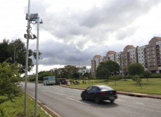 70% dos pardais do DF sabem quando motorista excede velocidade e freia em cima da hora