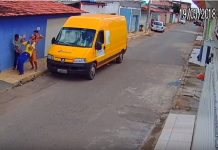Vídeo registra momento em que funcionário dos Correios é agredido por assaltantes em Planaltina
