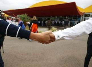Pacientes e funcionários promovem “abraçaço” ao Hospital da Criança