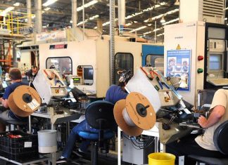 Produção industrial cresce em dez dos 15 locais pesquisados