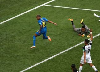 Seleção brasileira sofre, mas vence a Costa Rica por 2 x 0