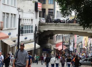 População brasileira deve chegar a 233,2 milhões em 2047