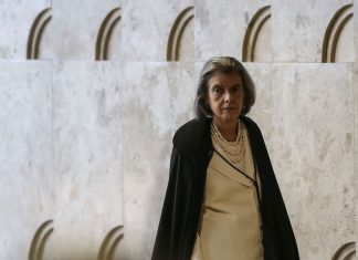 Cármen Lúcia diz ser inaceitável descumprir decisões judiciais