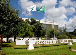 Bolsonaro anuncia André Luiz de Almeida Mendonça para chefiar AGU