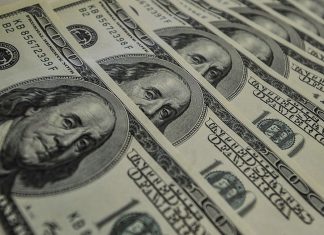 Banco Central leiloará US$ 2 bilhões para conter alta do dólar