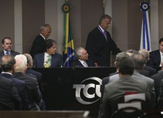 Múcio toma posse no TCU e diz que tribunal vai liderar pelo exemplo