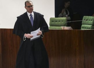 Defesa alega suspeição de Moro e pede anulação da condenação