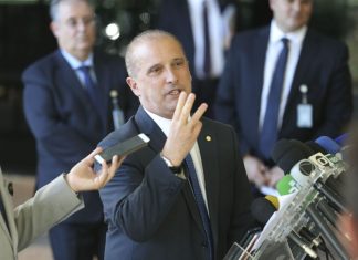 Onyx Lorenzoni confirma extinção do Ministério do Trabalho