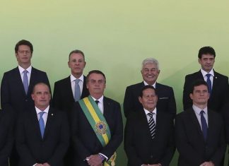 Ministros do governo Bolsonaro participam de cerimônias de transmissão de posse; acompanhe
