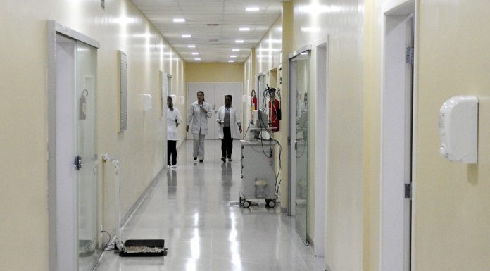 Paciente com superbactéria é isolado em hospital do DF