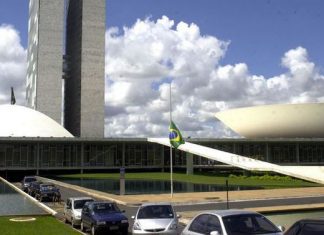 Aposentadoria de policiais e professores entra em discussão