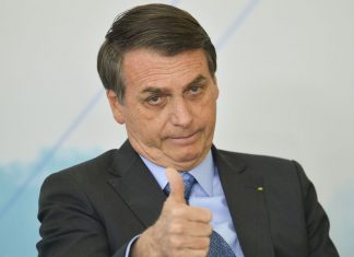 Falta de recursos diminuirá expediente de militares, diz Bolsonaro