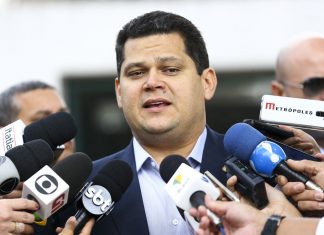 Alcolumbre quer concluir apreciação da PEC Paralela até novembro