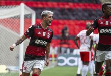 Flamengo vence Inter de virada e assume a liderança do Brasileiro