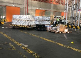 Brasil recebe dois lotes da vacina da Pfizer neste domingo