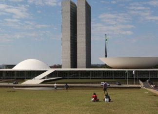 Congresso promulga reajustes para parlamentar, ministro e presidente
