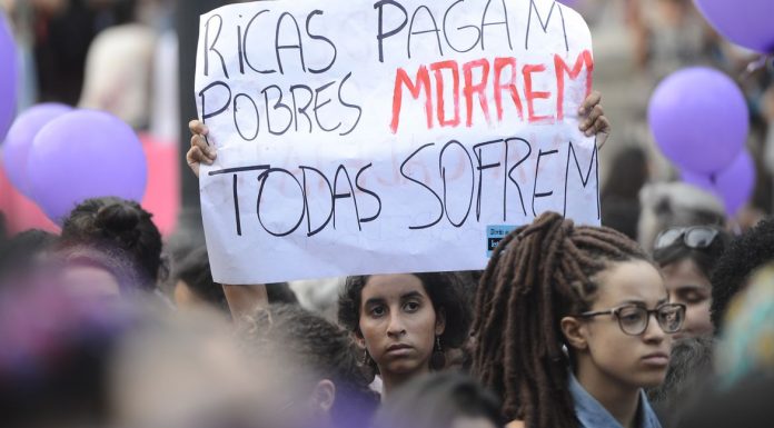 Uma em cada sete mulheres, aos 40 anos, já passou por aborto no Brasil