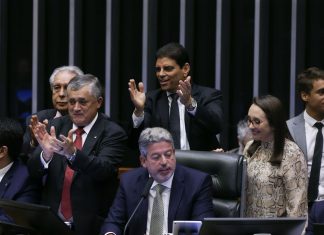 Câmara aprova urgência para projeto do arcabouço fiscal