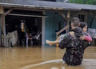 Tempestade no Norte do Rio Grande do Sul deixa quatro mortos e estradas bloqueadas