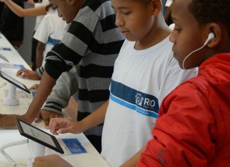 “Plano ambicioso do governo promete conectar mais de 138 mil escolas em todo o país até 2026.”