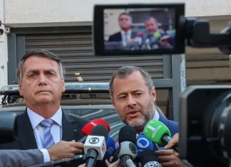 Defesa de Bolsonaro solicita ao Supremo a devolução do passaporte
