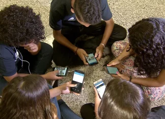 Volta às aulas sem celular: veja como será aplicada a nova lei