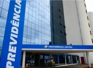 Aposentados e pensionistas começam a receber antecipação do 13º