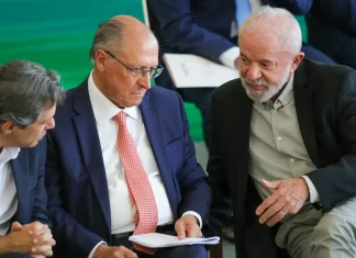 Governo promete reação à tarifa de 50% dos EUA e avalia aplicar Lei de Reciprocidade