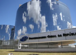 Moraes dá 48 horas para PGR se manifestar sobre defesa de Bolsonaro