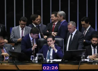 Câmara aprova PEC que dificulta processos criminais contra parlamentares